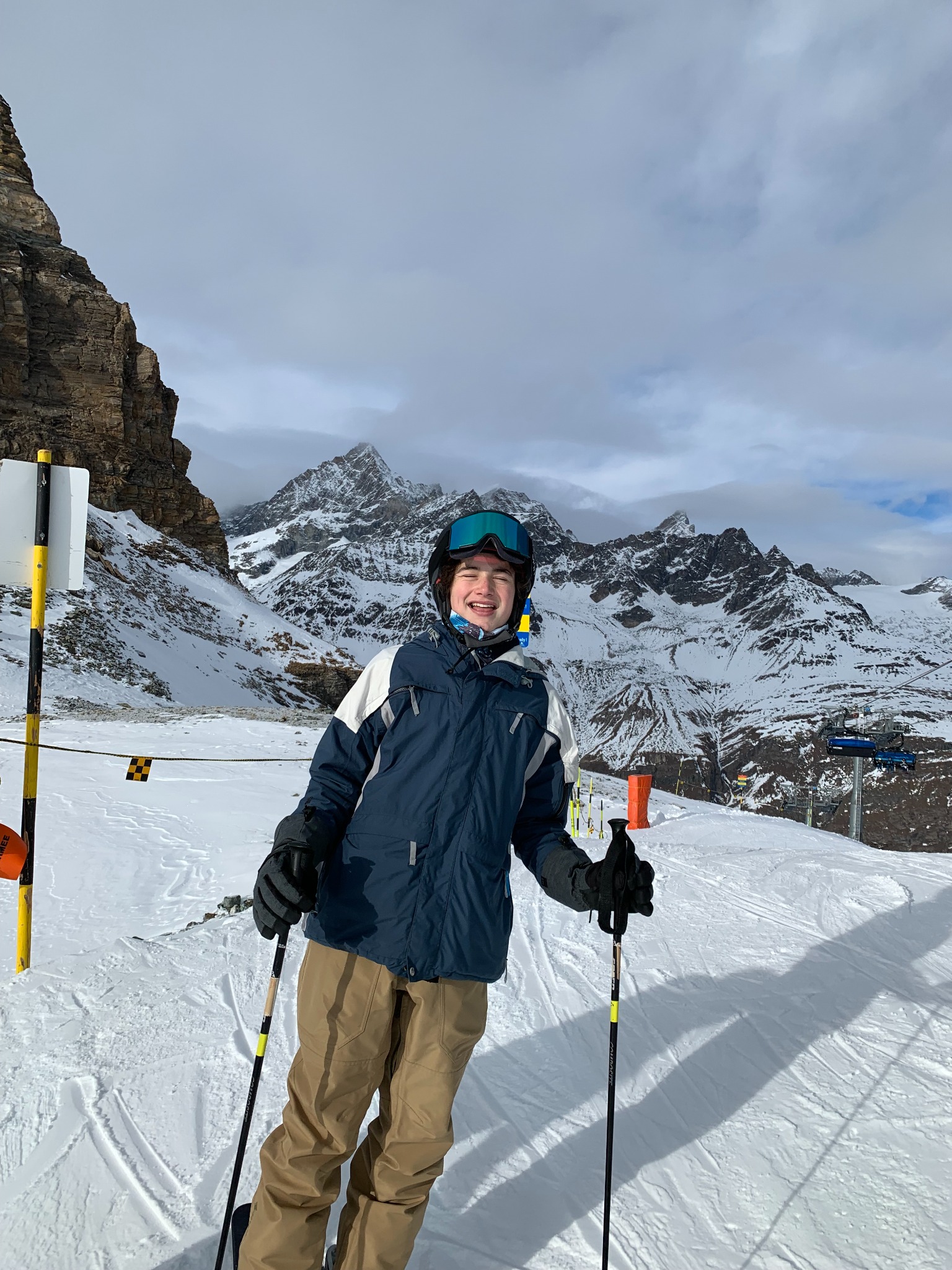 Luke skiing in the mountains